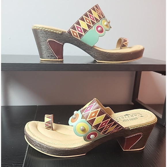 Colorful Geometric Patterned Sandals - Picture 11 of 12